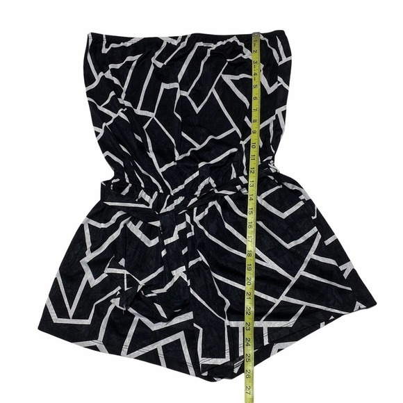 BLACK & White Geometric Print Strapless Romper - Picture 3 of 11